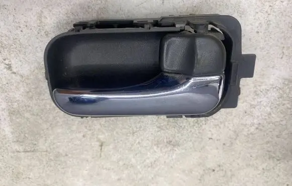 Nissan X-Trail T30 Front door interior handle