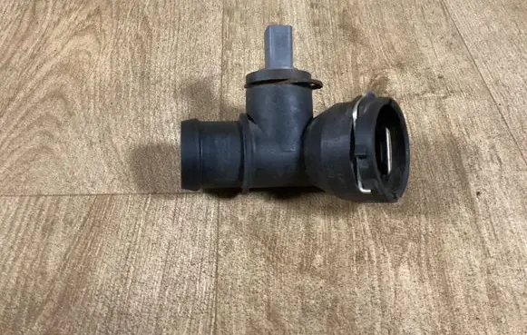 Volkswagen PASSAT B6 Engine coolant pipe/hose 1K0122291