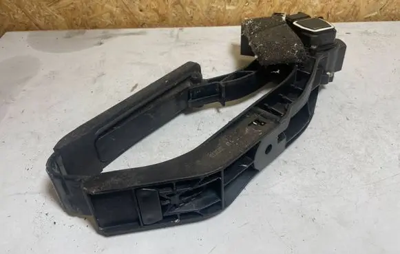 Mercedes-Benz E W211 Accelerator throttle pedal A2113000404