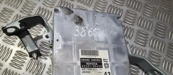 Toyota Avensis T220 Engine control unit/module 8966105420 89661-05420