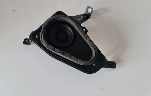Volvo XC90 High frequency speaker in the rear doors 31350456