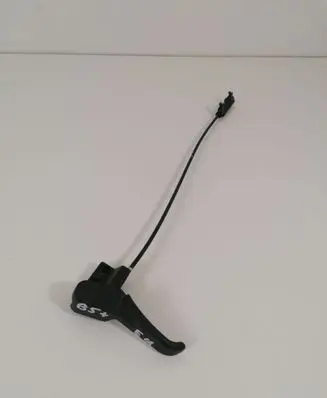 Volkswagen PASSAT B5.5 Engine bonnet (hood) release handle 3B1823533