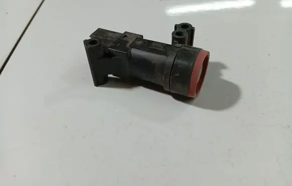 Ford Focus C-MAX Fuel cut-off switch 5L2T9341AA