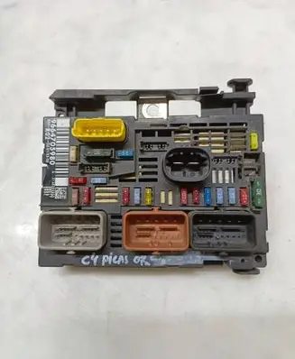 Citroen C4 I Picasso Fuse module 9664705980