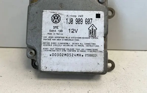 Volkswagen PASSAT B5 Airbag control unit/module 1J0909607