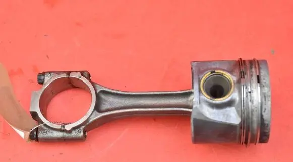 Volkswagen Polo IV 9N3 Piston 79L74