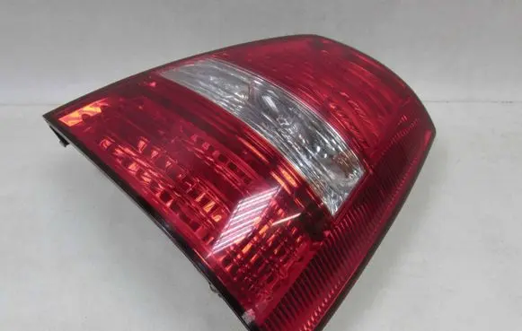 KIA Sorento Rear/tail lights 9243E5 ID50741