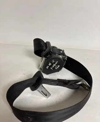 Middle seatbelt (rear)
