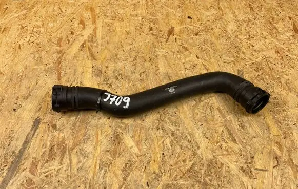 Land Rover Discovery 5 Engine coolant pipe/hose FPLA8D033CA