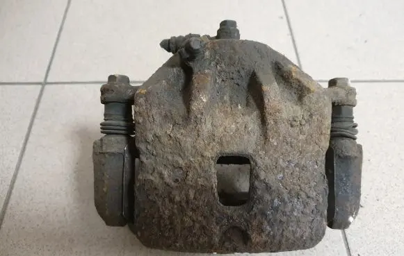 Hyundai Tucson JM Front brake caliper