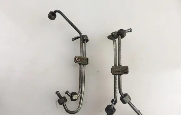 Volkswagen Golf IV Fuel injector supply line/pipe 