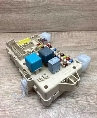 Toyota Corolla Verso AR10 Fuse module 892210F010