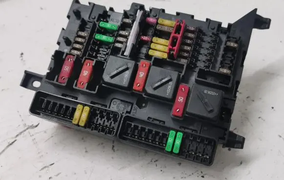 Mini One - Cooper F56 F55 Fuse module 9270355
