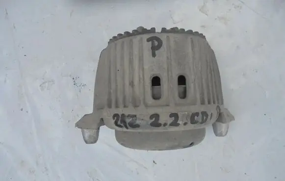 Mercedes-Benz E W212 Engine mount bracket A2122406417