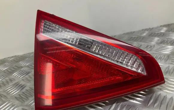 Audi A5 8T 8F Tailgate rear/tail lights 8T0945093