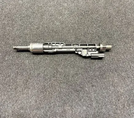 BMW 5 F10 F11 Fuel injector 8627842