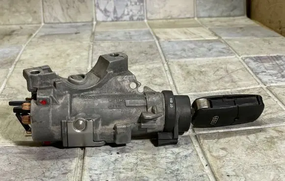 Audi A6 S6 C5 4B Ignition lock 4B0905851