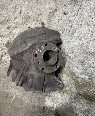 BMW X5 E53 Front wheel hub