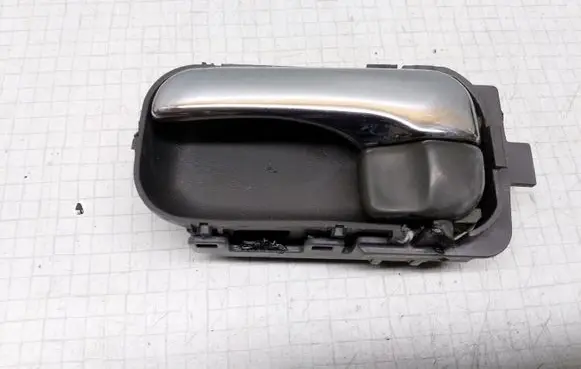 Nissan X-Trail T30 Front door interior handle