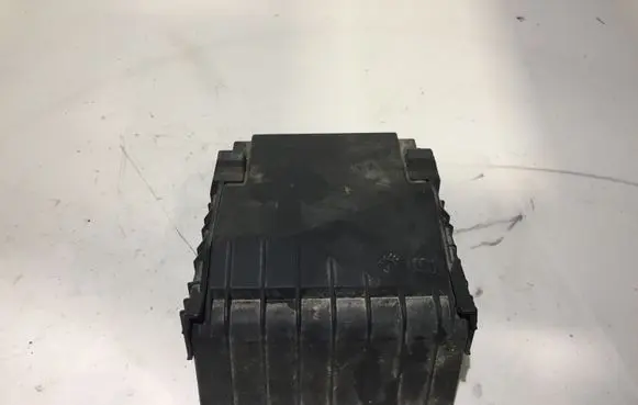Volkswagen PASSAT B6 Fuse box cover 1K0937132F