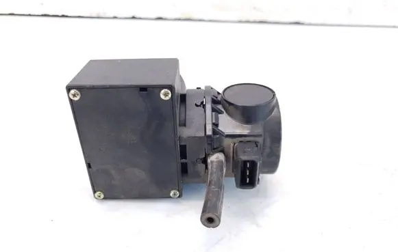 Seat Toledo I (1L) Central locking vacuum pump 1L0862257