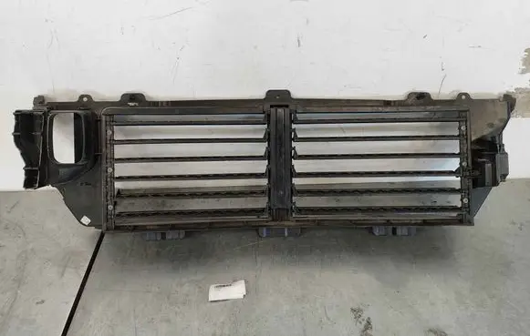 Volvo XC90 Intercooler air channel guide 31353796 31455461