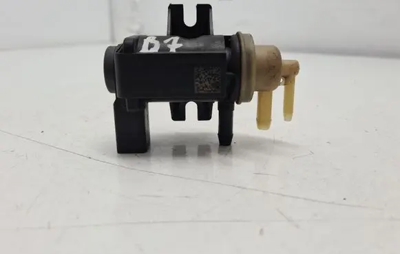 Volkswagen PASSAT B7 Vacuum valve 1K0906627B