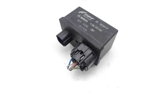 Opel Combo D Glow plug pre-heat relay 55250747 0281003065