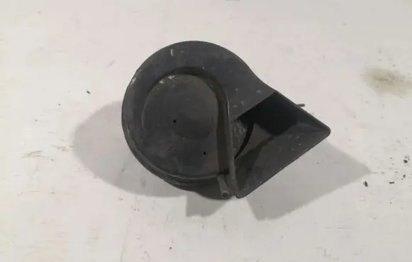 Audi A4 S4 B7 8E 8H Horn signal 8E0951221