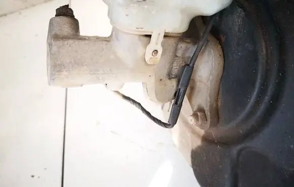 Master brake cylinder