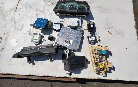 Toyota Corolla Verso AR10 Engine control unit/module 896610F100