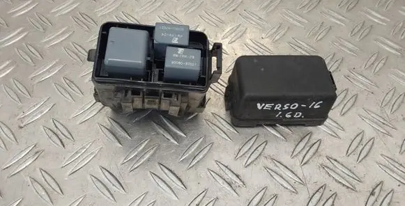 Toyota Verso Fuse box set 9008087021