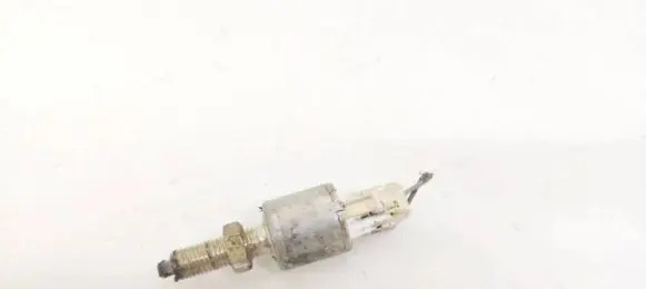 Toyota Land Cruiser (J100) Brake pedal sensor switch
