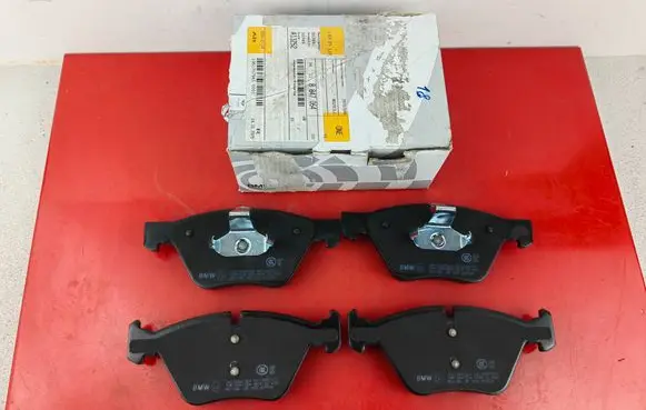 BMW 5 F10 F11 Brake pads (front) 34118847064 8847064