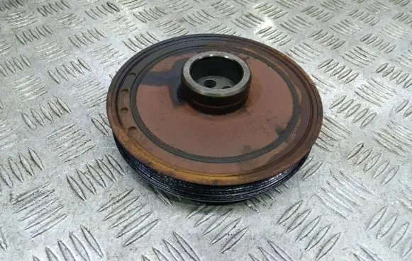 Toyota Avensis T270 Crankshaft pulley N47C20A