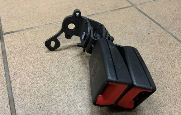 Audi A3 S3 8V Middle seatbelt buckle (rear) 8V0857739A