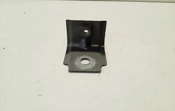 Fender mounting bracket