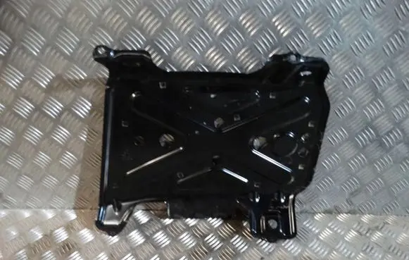 Porsche Cayenne (9Y0 9Y3) Engine splash shield/under tray 4M0825911A