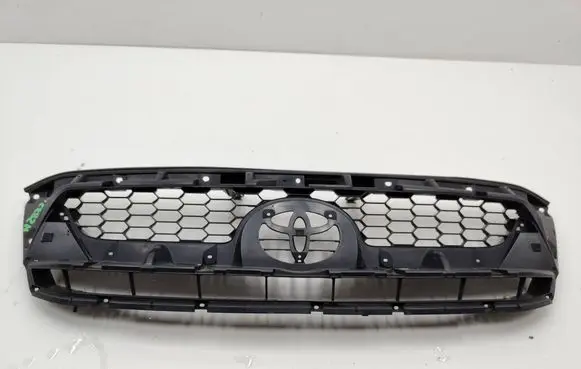 Toyota Hilux (AN120, AN130) Front bumper upper radiator grill 531000K250