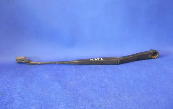 Hyundai ix20 Front wiper blade arm 983101P000