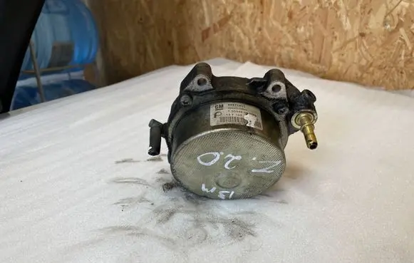 Opel Zafira C Vacuum pump 55571411