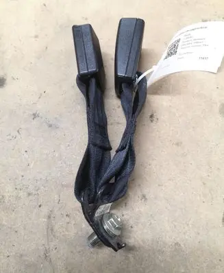 Mazda 3 I Rear seatbelt buckle