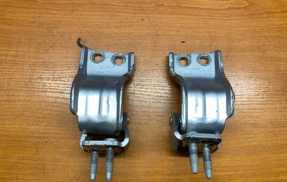 Volkswagen PASSAT B6 Loading door hinge set 