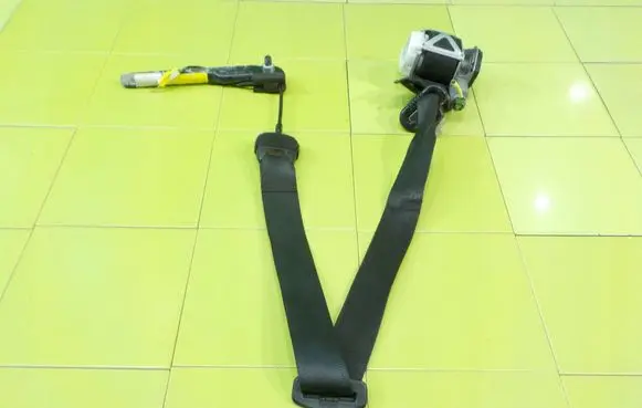 Fiat 500 Front seatbelt 34023898 BEZPIECZENSTWA