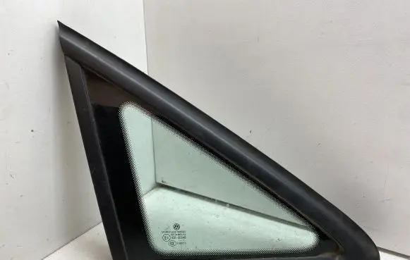 Volkswagen Touran II Front triangle window/glass 1T0845412