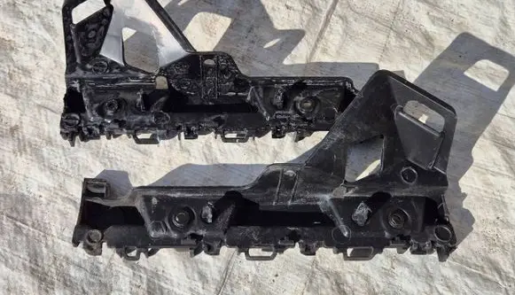 Renault Trafic III (X82) Front bumper mounting bracket 622209504R 622215320R