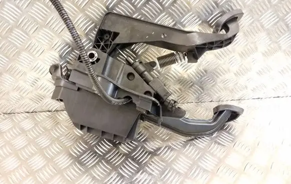 Mercedes-Benz C W205 Pedal assembly A205903200 A2052901800