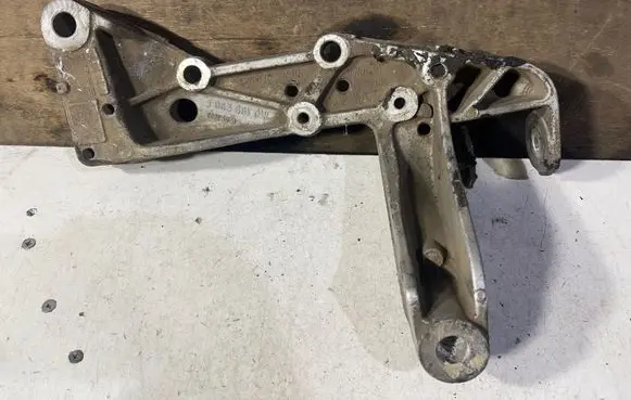 Skoda Octavia Mk2 (1Z) Engine mounting bracket 1K0199296F
