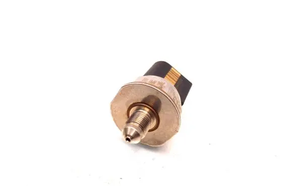 BMW 3 E90 E91 Fuel pressure sensor 7537319