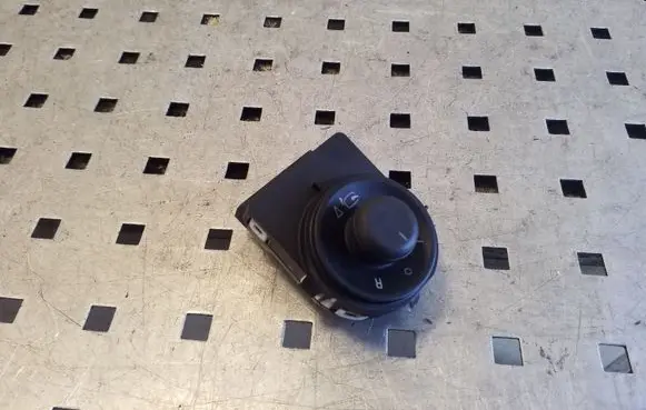 Chevrolet Orlando Wing mirror switch 13296440 211833 207343